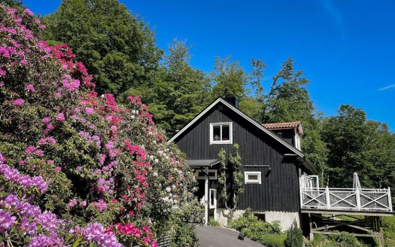 24. Byte av hangrannor och stupror pa fristaende hus garage