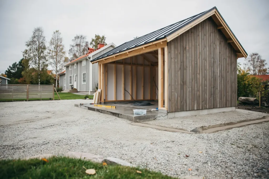 bygga garage p tomten grund materialval bygglov och vanliga kostnadsf llor